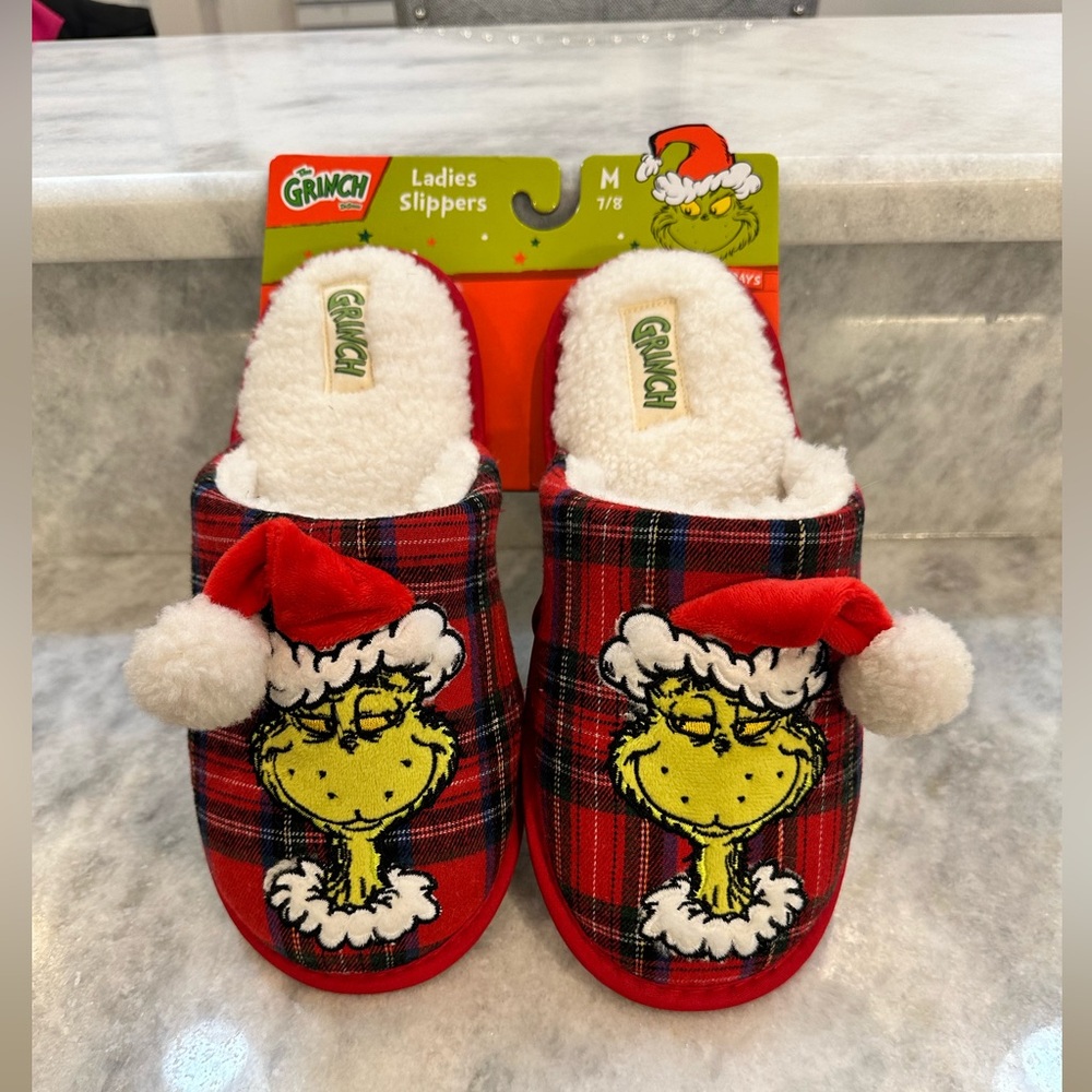 Grinch Ladies Red Plaid Embroidered Slippers with Santa Hat, Size Medium (7/8)